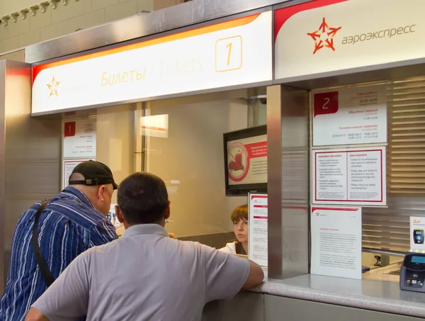 Moscow Russia June 2013 Passengers Box Office Selling Tickets Aeroexpress — Stock Photo, Image