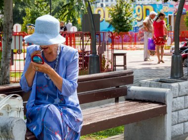 Voronej, Rusya - 12 Ağustos 2018: Emekli voronej şehrinin şehir parkı 