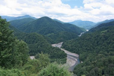 Krasnodar bölgesinin Soçi sahili shahe Nehri Vadisi