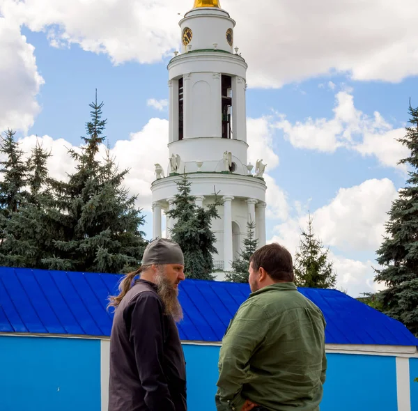 Zadonsk Russia August 2018 Conversation Priest Parishioner Nicholas Church — Stock Photo, Image