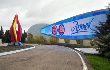 Gurzuf, Kırım - 10 Kasım 2015: Stella - çocuk kampına dönerken ekran 