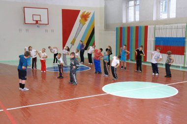 Gadjievo, Rusya - 23 Eylül 2010: İlkokulda beden eğitimi dersi