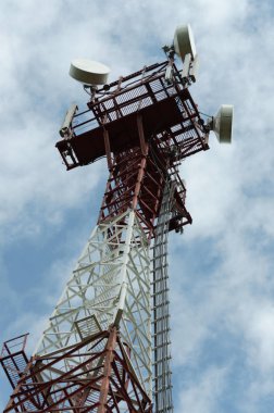 Vyazma, Rusya - 02 Temmuz 2011: Hücresel antenli kule
