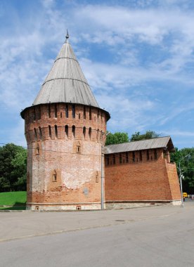 Smolensk, Rusya - 12 Temmuz 2011: Smolensk Kremlin Kale Duvarı'nın Thunder Kulesi