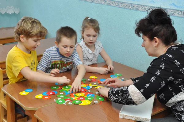 Gadjievo Russia April 2011 Children Engaged Training Aids Kindergarten — Stock Photo, Image