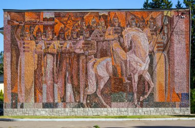 Voronej, Rusya - 26 Ağustos 2018: Dzerzhinsky, Chertovitsy köyü, Voronezh bölgesiadını taşıyan sanatoryumun inşası üzerine devrimci bir tema üzerine mozaik panel