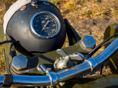 Nelzha, Rusya - 27 Ağustos 2018: Bmw R75 motosiklet kontrolleriyle far