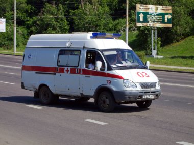 Voronej, Rusya - 6 Haziran 2013: Ambulans arabası, Voronej