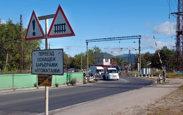 Kandalaksha Rússia Agosto 2012 Estrada Para Travessia Ferroviária — Fotografia de Stock