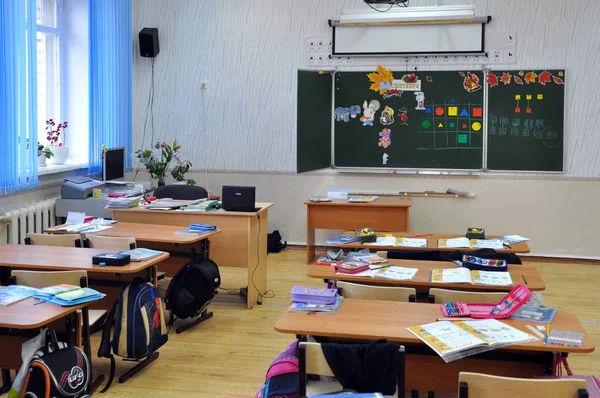 Gadjievo Russia September 2012 Children Left Classroom Leaving Things Desks — Stock Photo, Image