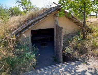 Bir dable çatıile Yarı-çiftçi, arkeolojik park 