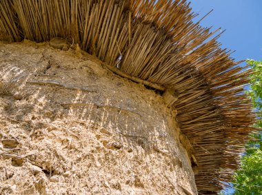 Saz çatılı baston kulübesinin parçası