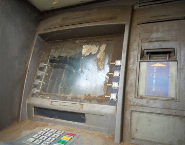 Alushta, Kırım - 13 Eylül 2018: Terk Edilmiş Nakit Dispenseri Atm
