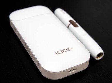 Voronej, Rusya - 24 Mart 2019: Iqos tütün ısıtma sistemi