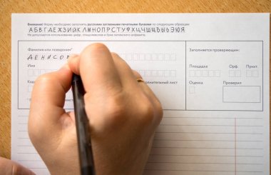 Gadjievo, Rusya-13 Nisan 2019: sınav formunu doldurmak