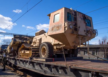 Murmansk, Rusya - 22 Nisan 2019: Aardvark Jsfu gantry maden trol, Suriye Kırığı mobil sergisi