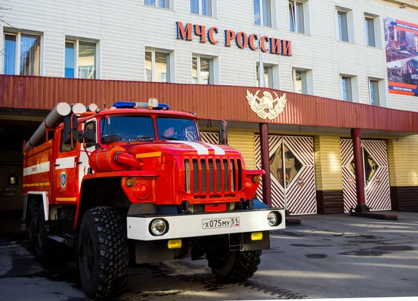 Murmansk Rússia Abril 2019 Caminhão Bombeiros Prédio Corpo Bombeiros Ministério — Fotografia de Stock