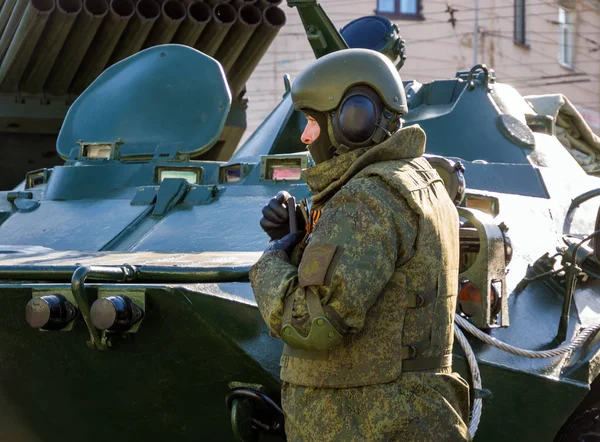 Murmansk Rusia Abril 2019 Soldado Ruso Traje Moderno Encuentra Equipo — Foto de Stock