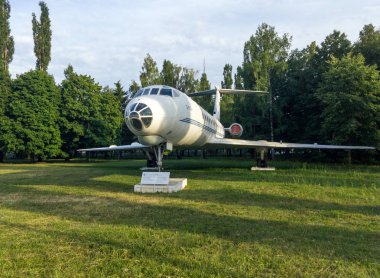 Voronej, Rusya - 14 Temmuz 2018: Voronej havaalanında Tu-134 uçağı anıtı