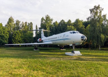 Voronej, Rusya - 14 Temmuz 2018: Efsanevi Tu-134 uçağı anıtı, Voronej Havaalanı