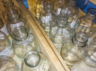 Nechiporenko göre idrar analizi toplamak için kaplar ile konteynerler