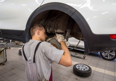 Voronezh, Rusya - 30 Mayıs 2019: Otomobil tamirciliği