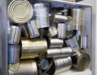 Yok etmek için eski metal kutuların kabulü