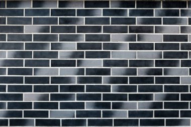 Siyah ve gri dekoratif seramik tuğlalardan oluşan bir duvar (yüzey). arkaplan resmi, doku