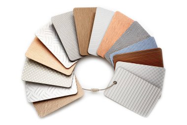 Çember şeklinde metal laminat örnekleri, metal kaplamalı plastik. Tasarımcının çalışması için örnekler. Beyaz arkaplanda izole edilmiş, Üst görünüm