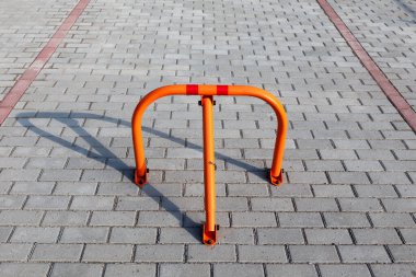 Kilitli ve kapalı park yeri. Kırmızı Limiter park yeri. Özel park.