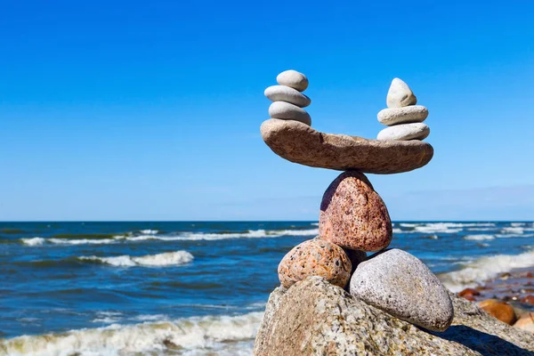 Konzept Der Harmonie Und Ausgewogenheit Balancieren Sie Steine Gegen Das — Stockfoto