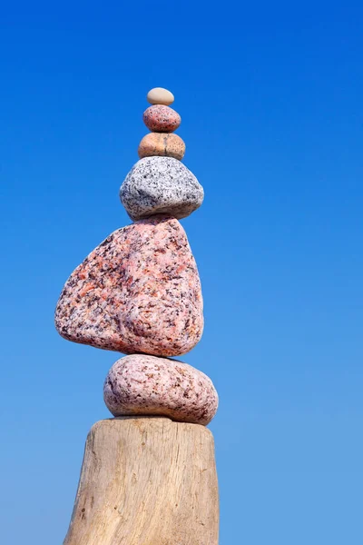 Équilibre Pierres Équilibre Rock Zen Sur Fond Ciel Bleu — Photo