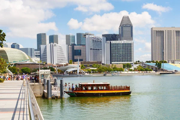 Singapore November 2019 Singapore Cityscape Marina Bay Tourist Boat Foreground — Stock Photo, Image