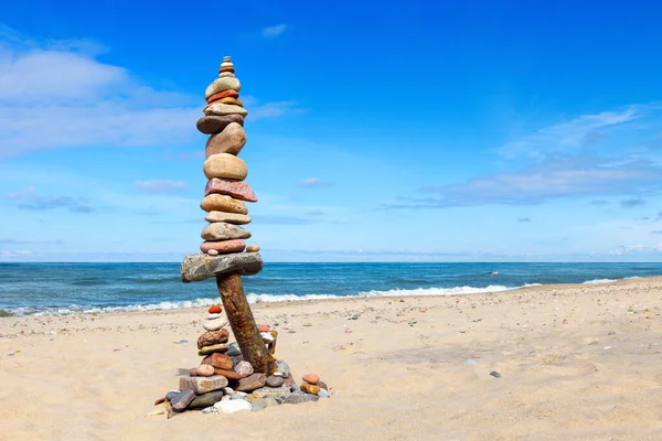 Steine Ausgleichen Und Ausbalancieren Rock Zen Auf Dem Hintergrund Von — Stockfoto