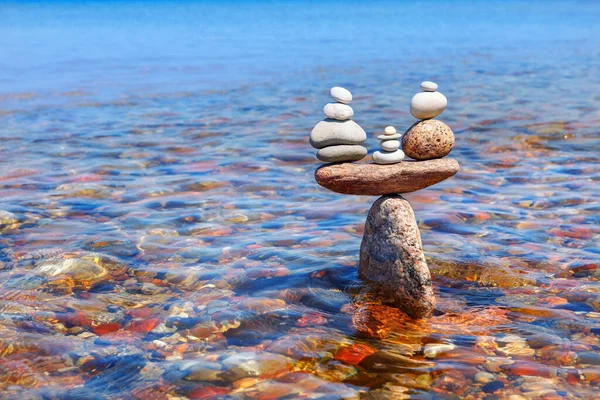 Symbolic Scales Standing Stones Water Balance Serenity Concept — Stock Photo, Image