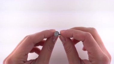 Güzel siyah Rodyum Altın Yüzük taşlarla döşenmiş