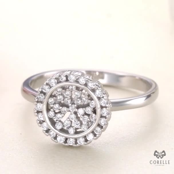 Hermoso anillo de diamantes de oro blanco pavimentado con piedras — Vídeos de Stock
