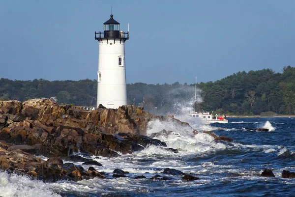 Portsmouth Limanı Deniz Feneri Girme Portsmouth Limanı Terk Nakliye Tekne — Stok fotoğraf