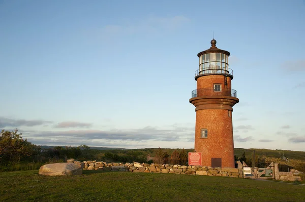 Aquinnah Fyr Även Kallad Gay Head Ljus Sitter Kulle Omgiven — Stockfoto