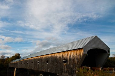 Cornish-Windsor köprü ülkede en uzun kapalı köprüdür, Vermont ve New Hampshire sınırları arasında Connecticut Nehri haçlar.
