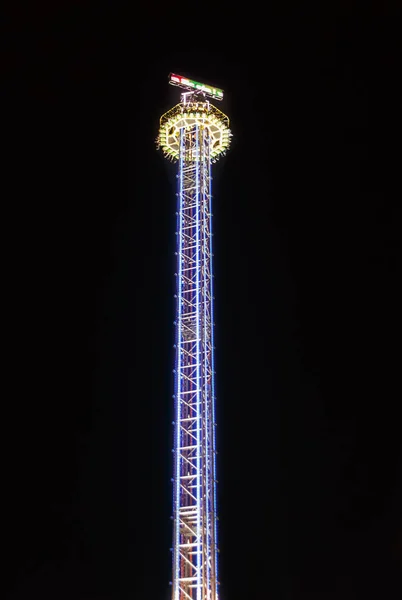 Skyfall Fun Ride beim Oktoberfest in München, Deutschland, 2015 — Stockfoto