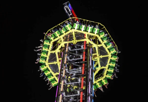 Passeio divertido Skyfall no Oktoberfest em Munique, Alemanha, 2015 — Fotografia de Stock