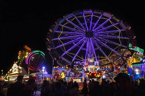 Mondlift karussell auf dem oktoberfest in münchen, deutschland, 2015 — Stockfoto