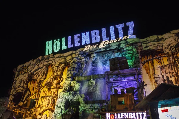 Münih'teki Oktoberfest'teki Hoellenblitz binasına giriş, — Stok fotoğraf