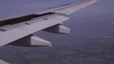 Uluslararası uçak Türk Hava Yolları'nın Tayland kırsal alan üzerinde uçuyor