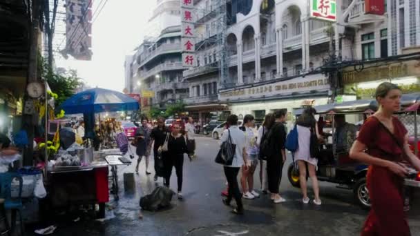 チャイナタウン バンコク タイの昼間の間にヤワラー通りでストリート シーン — ストック動画