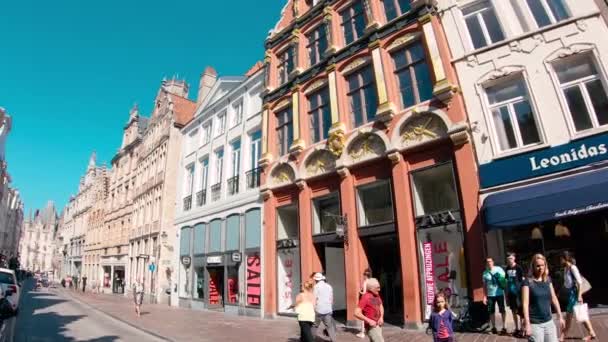 Straat Met Mensen Bakstenen Huizen Winkels Brugge Deze Sierlijke Stad — Stockvideo