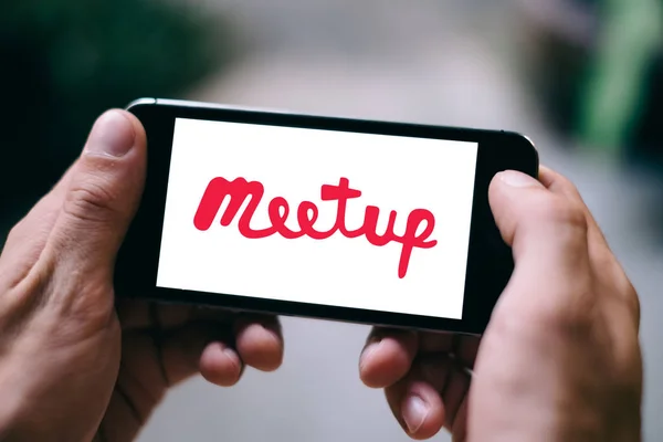 Closeup Meetup Logo ve simge ile akıllı telefon ekranı