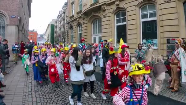 科隆中心城市的狂欢节或卡内瓦尔游行在古龙水街头狂欢节期间 — 图库视频影像