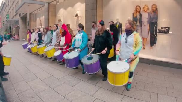 Cologne Germania Marzo 2019 Una Banda Batteristi Sta Suonando Nel — Video Stock
